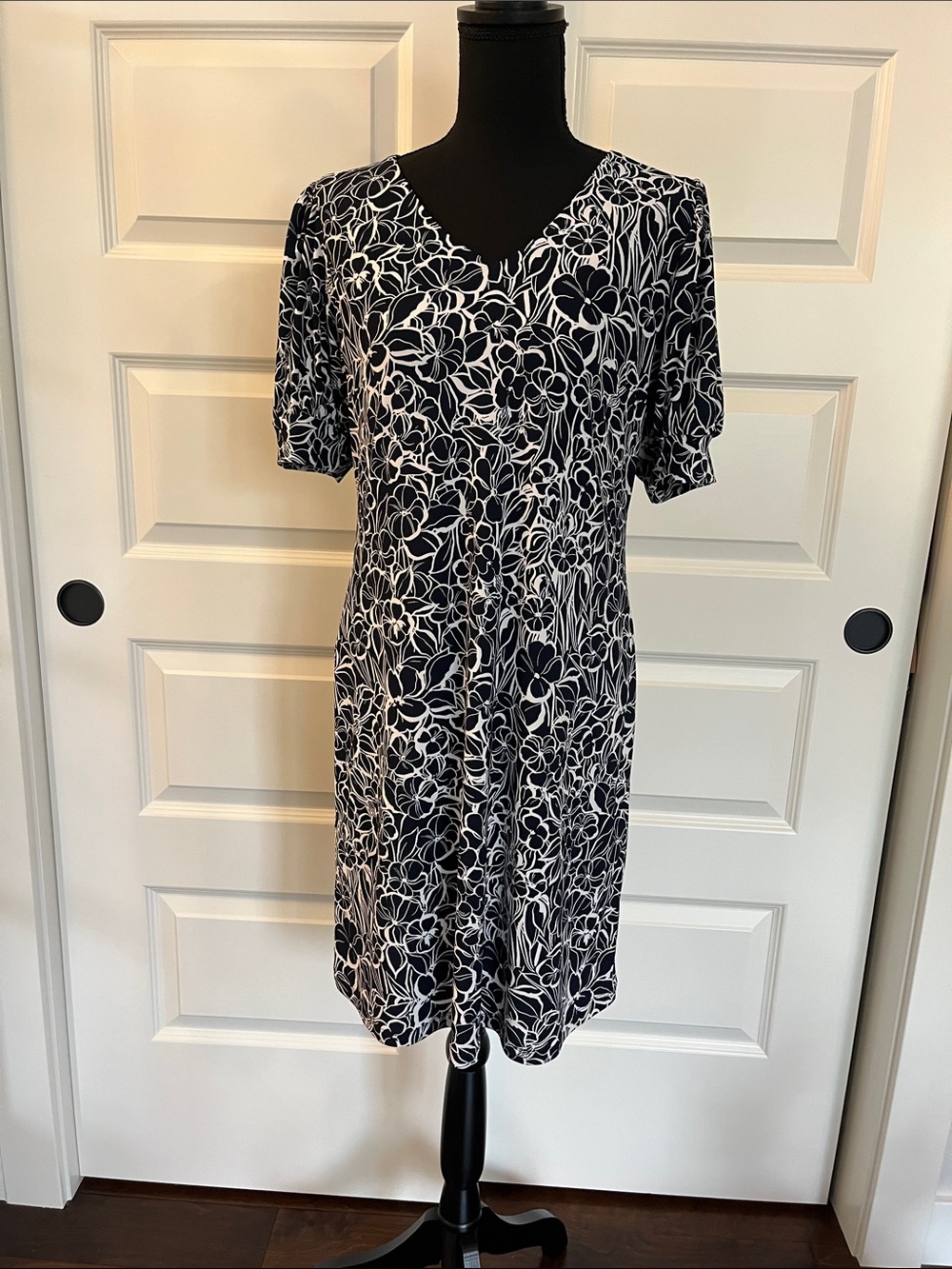 Tommy Hilfiger Navy and White Floral V-Neck Midi Dress